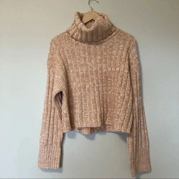 NWT  Urban Outfitters ribbed cropped turtleneck sweater - Picture 1 of 6